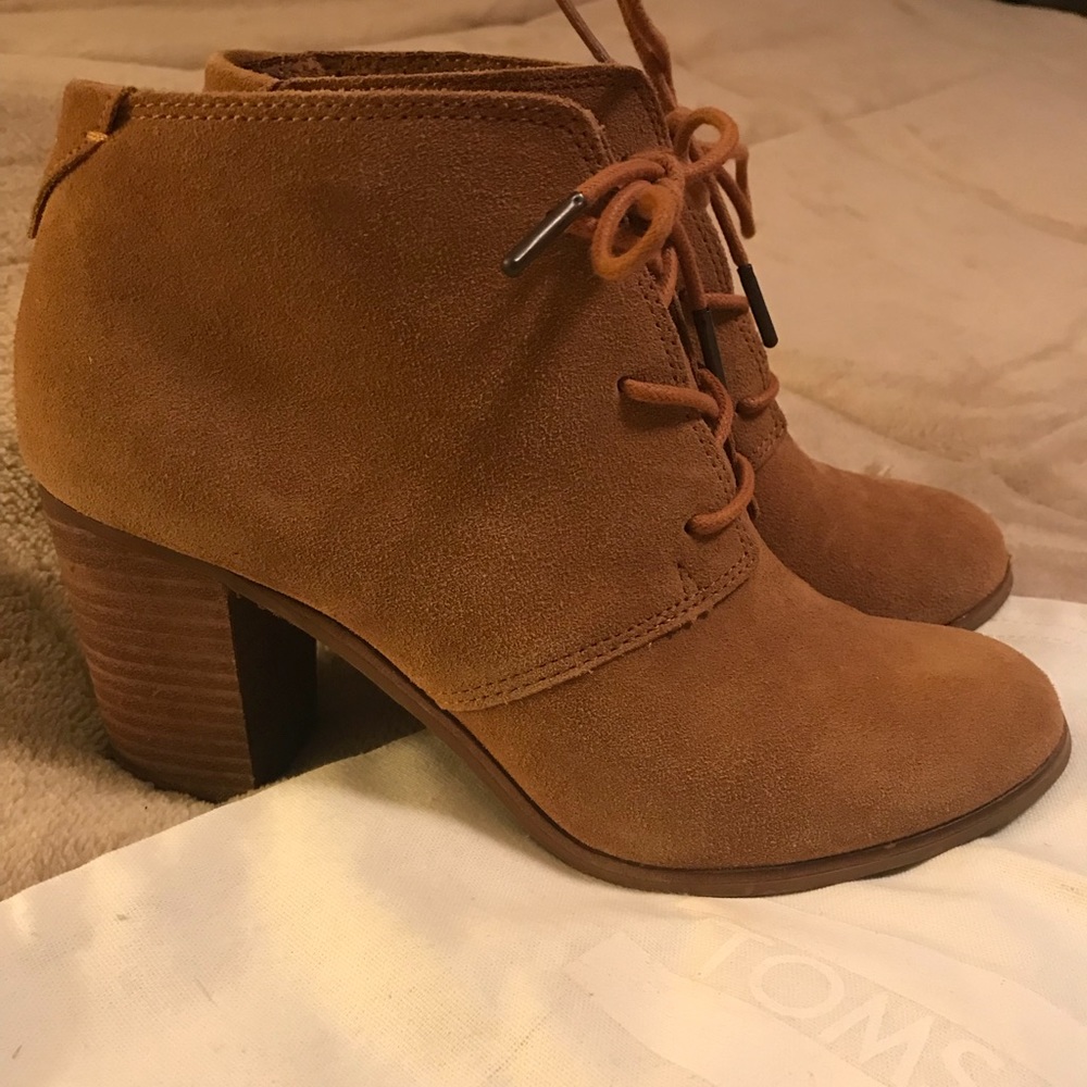 Toms Lunata Lace up Booties!!